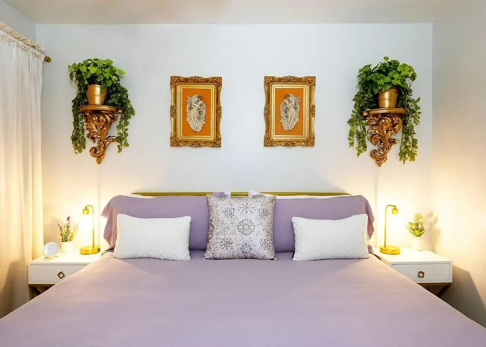 Villa Golden - King Bed, Centrally Located! Tempe