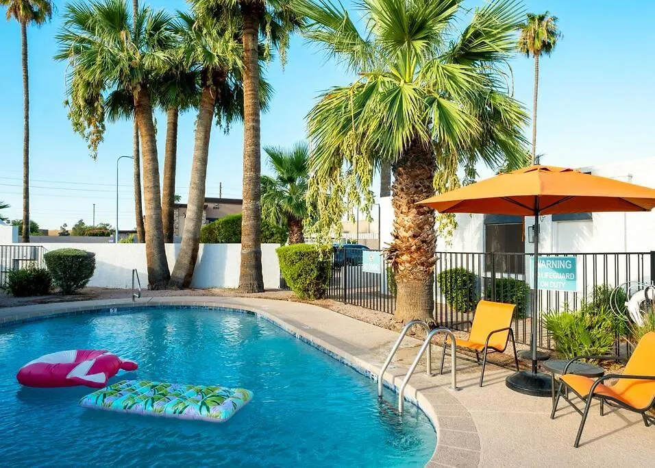 Villa Golden - King Bed, Centrally Located! Tempe