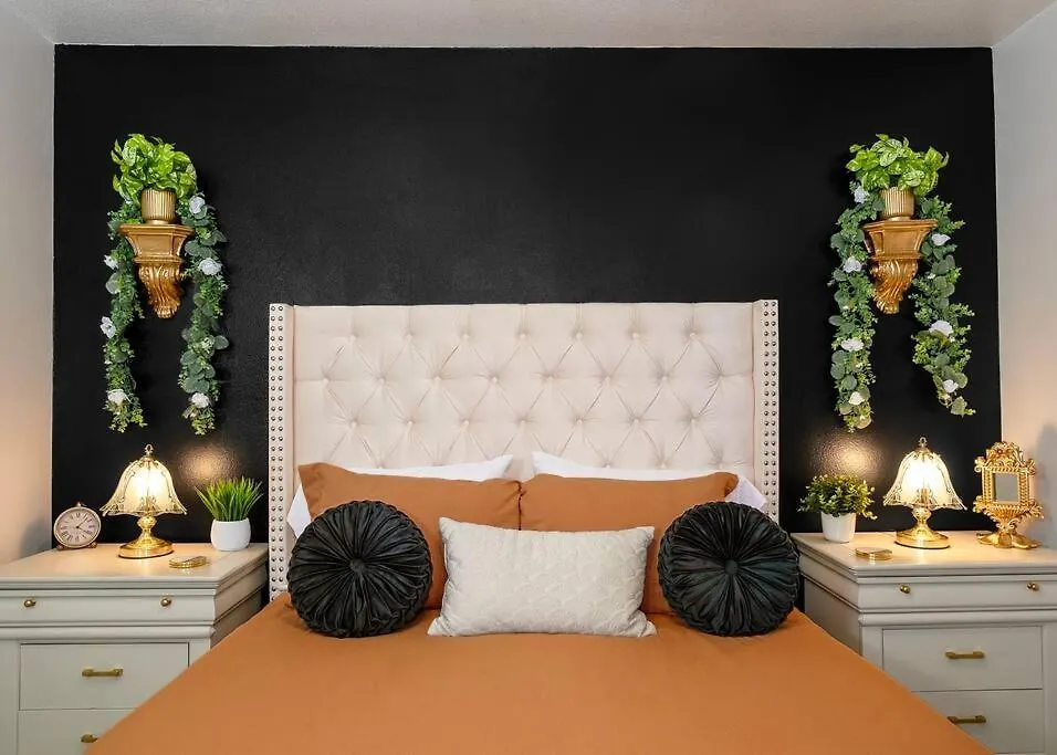 Villa Golden - King Bed, Centrally Located! Tempe