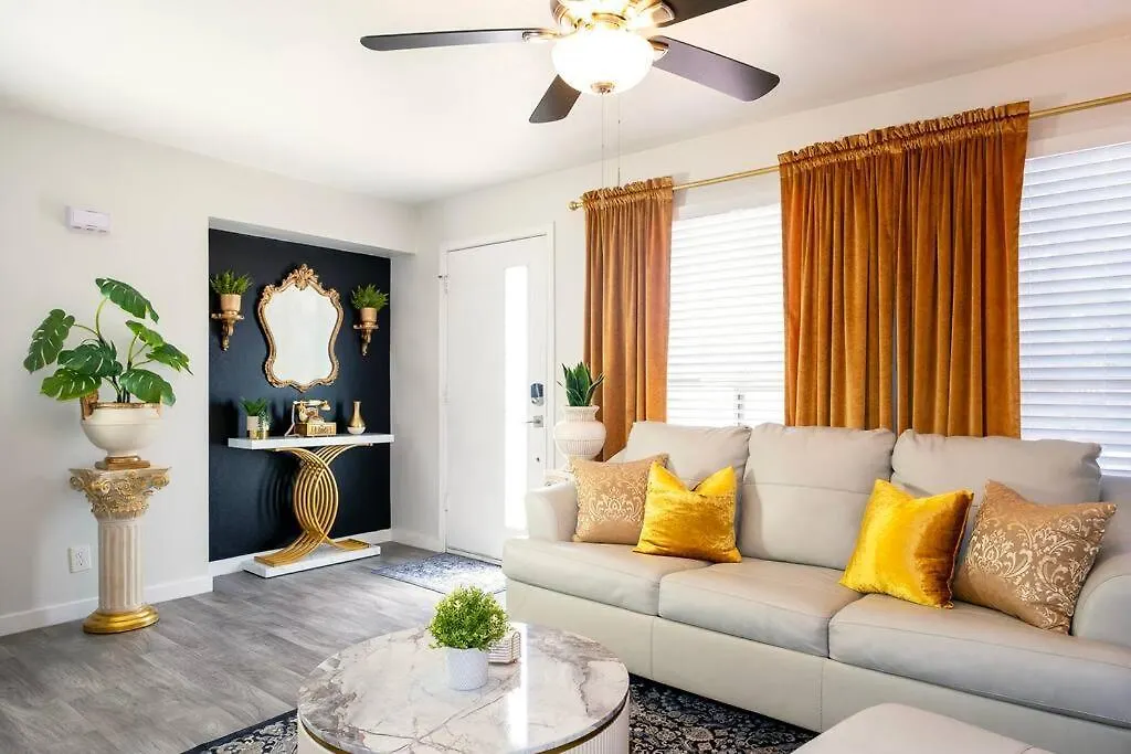 Villa Golden - King Bed, Centrally Located! Tempe