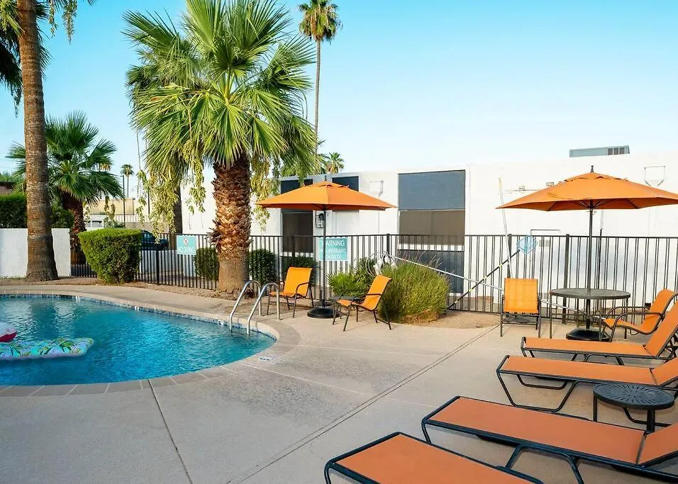 Villa Golden - King Bed, Centrally Located! Tempe